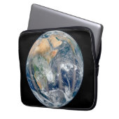 Die ganze Erde, die die östliche Hemisphäre zeigt. Laptopschutzhülle (Vorderseite Links)