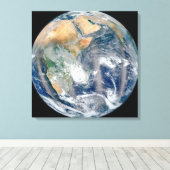 Die ganze Erde, die die östliche Hemisphäre zeigt. Leinwanddruck (Insitu (Holzboden))