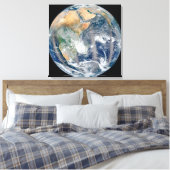 Die ganze Erde, die die östliche Hemisphäre zeigt. Leinwanddruck (Insitu (Schlafzimmer))