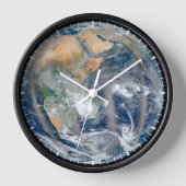 Die ganze Erde, die die östliche Hemisphäre zeigt. Uhr (Vorderseite)
