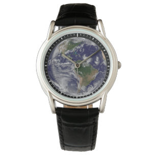 Die ganze Erde mit tropischen Stürmen im Atlantik Armbanduhr