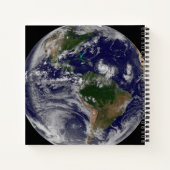 Die ganze Erde mit tropischen Stürmen im Atlantik Notizblock (Rückseite)