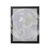 Die ganze Erde mit tropischen Stürmen im Atlantik Notizblock (Rotiert)