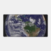 Die ganze Erde mit tropischen Stürmen im Atlantik Schreibtischunterlage (Vorderseite)