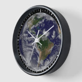 Die ganze Erde mit tropischen Stürmen im Atlantik Uhr (Winkel)