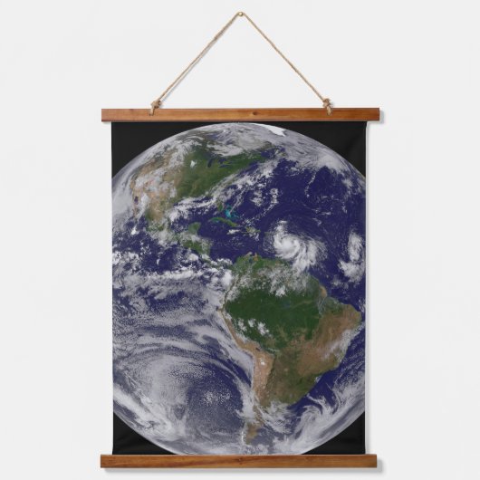 Die ganze Erde mit tropischen Stürmen im Atlantik Wandteppich Mit Holzrahmen (Vorderseite)