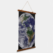 Die ganze Erde mit tropischen Stürmen im Atlantik Wandteppich Mit Holzrahmen (Gewinkelt)