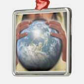 Die ganze Welt in seinen Händen Ornament Aus Metall (Links)