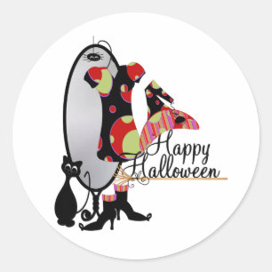 Die Garderobe der Hexe Runder Aufkleber