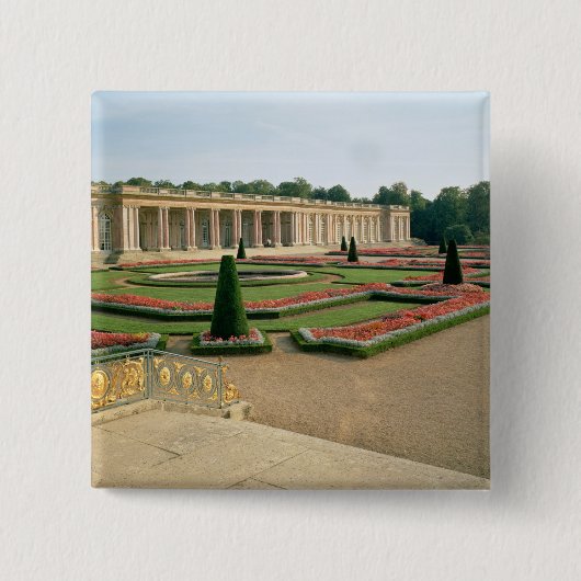 Die Garten-Fassade des großartigen Trianon, 1687 Button (Vorderseite)