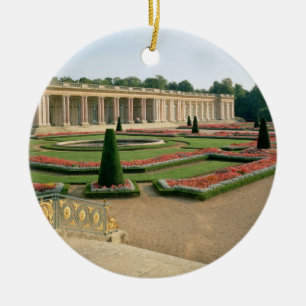 Die Garten-Fassade des großartigen Trianon, 1687 Keramik Ornament