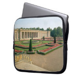Die Garten-Fassade des großartigen Trianon, 1687 Laptopschutzhülle (Vorderseite Links)