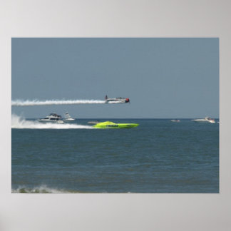 Die GEICO Skytypers und Miss GEICO. Poster