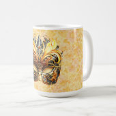 Die gelbe Federmaske im Blumenmuster Kaffeetasse (VorderseiteRechts)