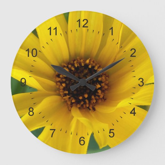 die gelben Blumen des Herbstes Große Wanduhr (Vorderseite)