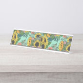 Die gelben und rosa Rosen sind in einem angesagten Schreibtischnamensplakette (Vorderseite )