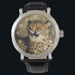 Die Geparden Armbanduhr<br><div class="desc">Schönes Foto in der Nähe eines ruhigen Geparden Armbanduhr mit Zahlen.</div>