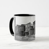 Die Geschichte von Pepperell Massachusetts Glam Tasse (Vorderseite Links)