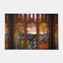 Die gestanzte Glastiffe wirkt Viktorianisch elegan