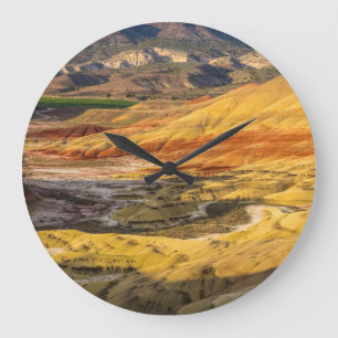 Die gestrichenen Hügel in den John Day Fossil Bet Große Wanduhr