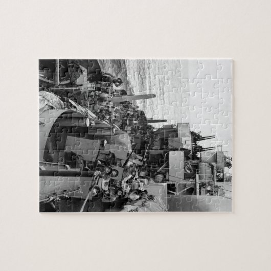 Die Gewehr-Crews eines Marinekreuzer covering_War Puzzle (Horizontal)