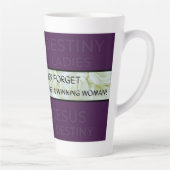 Die gewinnende Tasse der Frau wirft ein Schlaglich (Rechts)