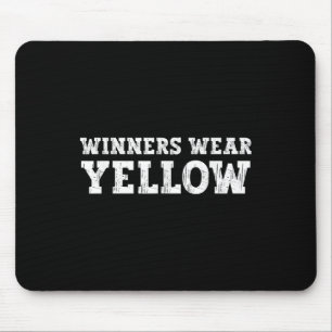 Die Gewinner tragen den Game Compe des Teams aus d Mousepad