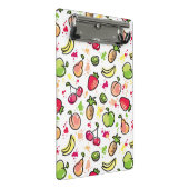 die gezeichnete Hand trägt Muster Früchte Mini Klemmbrett (Schrägansicht)