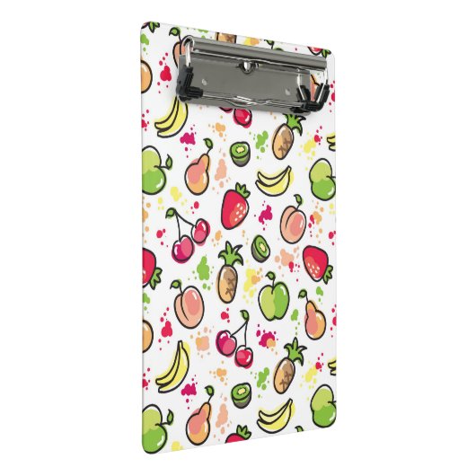 die gezeichnete Hand trägt Muster Früchte Mini Klemmbrett (Schrägansicht)