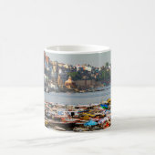 Die Ghats von Varanasi am Ganges Kaffeetasse (Mittel)