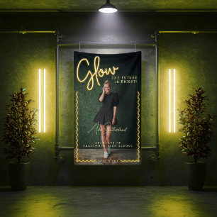 Die glatte Zukunft ist der glänzende Gelbe Neonneb Banner