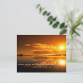 Die glücklichsten Leute müssen es nicht unbedingt. Postkarte (Stehend Vorderseite)