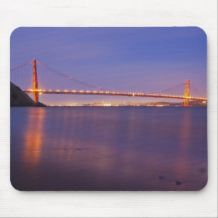 Die Golden Gate Bridge bei Dämmerung von Kirby Cov Mousepad