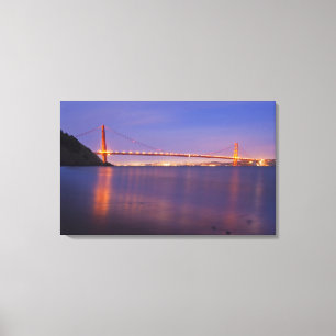 Die Golden Gate Bridge in der Dämmerung von Kirby  Leinwanddruck