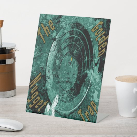 Die goldene Nugget-Falle Sockelschild (In SItu)