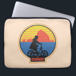 Die Goonies Retro Mikey Riding Bike Grafik Laptopschutzhülle<br><div class="desc">Die Regierungen | Karo diese Silhouette Mikey raus mit seinem Fahrrad am Strand!</div>