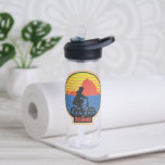 Die Goonies Retro Mikey Riding Bike Grafik Trinkflasche<br><div class="desc">Die Regierungen | Karo diese Silhouette Mikey raus mit seinem Fahrrad am Strand!</div>