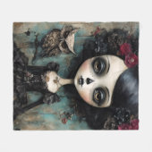 Die Gotische Puppe und ihr Haustier-Eule Fleecedecke (Vorderseite (Horizontal))