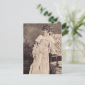 Die Göttliche Sarah Postkarte (Stehend Vorderseite)