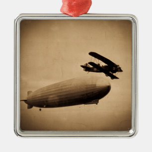Die Graf Zeppelin nähert sich New York City 1928 Silbernes Ornament