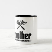 Die Grillmutter Zweifarbige Tasse (Mittel)