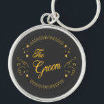 Die Groom Gold Hochzeit Elegante Moderne personali Schlüsselanhänger<br><div class="desc">Der Groom Gold Wedding Elegant Modern Personalize Schlüsselanhänger ist ideal für den Groom To Be zu verwenden und zu verschenken als Favoriten. Es ist auch ein nettes Geschenk für den Groom.</div>
