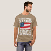 DIE GRÖSSE EINER NATION WIRD DADURCH GEMESSEN, WIE T-Shirt (Vorne ganz)