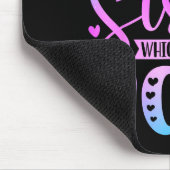 Die große Schwester, die den Chef zum lustigen Ges Mousepad (Ecke)