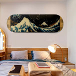 Die große Welle des Vintagen japanischen Künstlers Skateboard<br><div class="desc">Ein einzigartiges Deck für einen leidenschaftlichen Boarder, der das Meer Lieben. Die Große Welle ist ein berühmtes Gemälde des japanischen Künstlers Hokusai. Die Farben und der Kontrast zeigen die Kunst und Kultur Japans. Die Illustration hat die krassen Merkmale der Malerei und eine Kontrastgrenze, um die Fähigkeiten dieses brillanten Künstlers zu...</div>