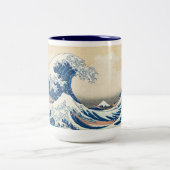Die Große Welle vor Kanagawa von Katsushika Hokusa Zweifarbige Tasse (Mittel)