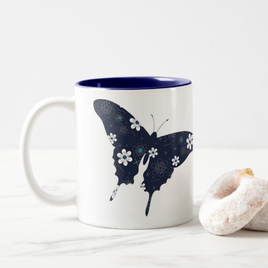 Die Großmutter-Tassen-Blau-Schmetterling der Welt Zweifarbige Tasse (Mit Donut)