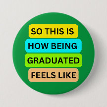 Die grüne runde Taste SO_THIS_IS_HOW_BEING_GRADUIE