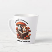 Die Guinea der Hasen unter den roten Pilzen Milchtasse (Linke Ecke)