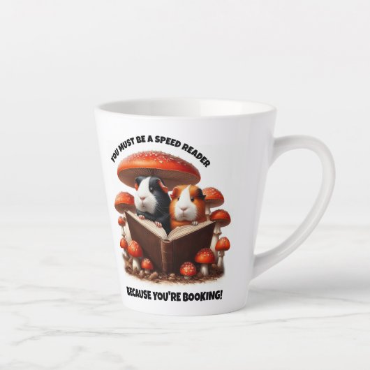 Die Guinea der Hasen unter den roten Pilzen Milchtasse (Rechts)